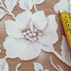 HAFT NA TIULU ZDOBIONY CEKINAMI