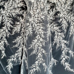 HAFT NA TIULU ZDOBIONY CEKINAMI