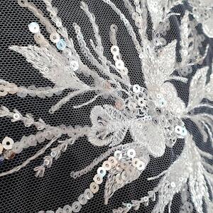 HAFT NA TIULU ZDOBIONY CEKINAMI