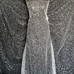 HAFT NA TIULU ZDOBIONY CEKINAMI