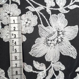 HAFT NA TIULU ZDOBIONY CEKINAMI