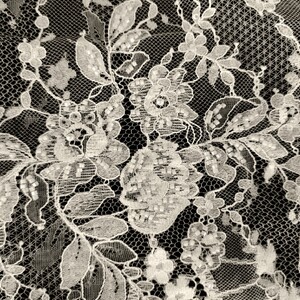 KORONKA FRANCUSKA ZDOBIONA 