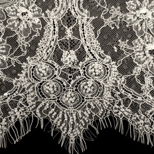 KORONKA FRANCUSKA ZDOBIONA