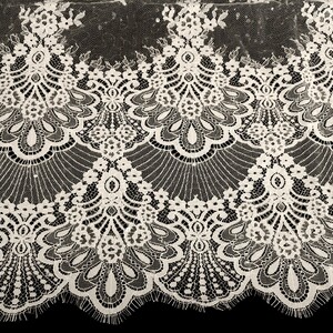 KORONKA FRANCUSKA ZDOBIONA